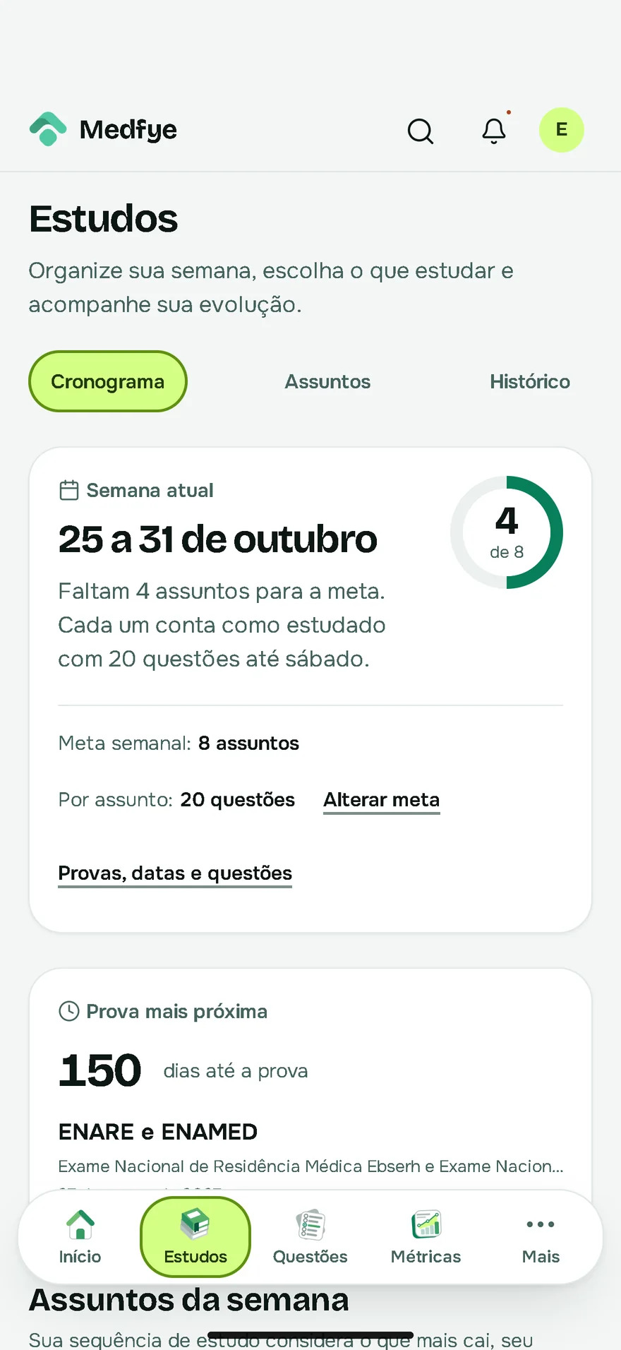 Cronograma no celular à noite: 4 de 8 assuntos da semana feitos até quarta-feira.