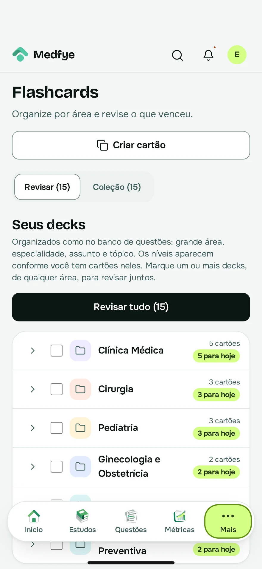 Flashcards: 15 cartões para revisar hoje, em decks por grande área.